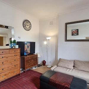 Extra Large One Bedroom Flat With Parking
